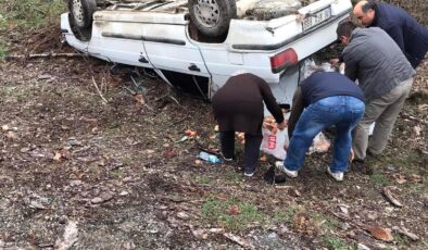 Taklalar atan otomobilden sağ kurtuldular