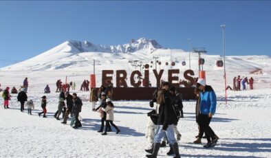 Erciyes’te pistler kayakseverlerle doldu