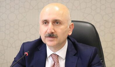 Bakan Karaismailoğlu: Hava trafiği yüzde 43 arttı