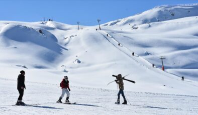 Hakkari’de kayak sezonu açıldı