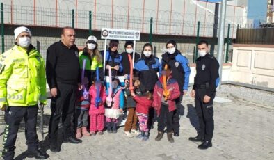 Polisten dilenen çocuklara yönelik farkındalık çalışması