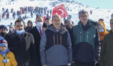 KKTC Cumhurbaşkanı Tatar, Başkent’te kızak şenliğine katıldı