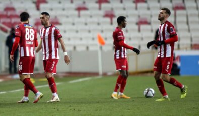 Sivasspor beraberlikte zirveyi bırakmıyor