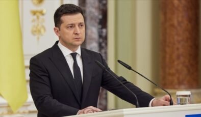 Zelenskiy, Biden’a, Putin’le üçlü formatta görüşmeyi önerdi