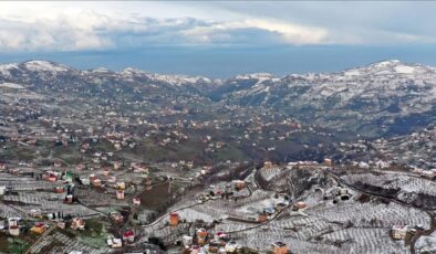 Trabzon’da hava yolu ulaşımına kar engeli