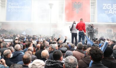 Arnavutluk’taki protestolarda gerginlik yaşandı