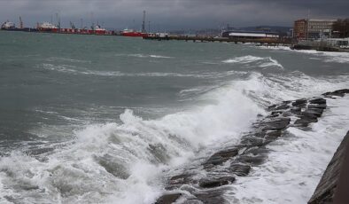 Marmara Denizi’nde ulaşıma poyraz engeli