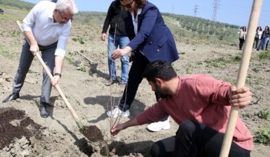 Nilüfer’de ekoçiftlik meyve fidanlarıyla donatıldı