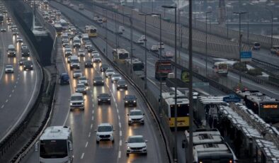 İstanbul’da trafik yoğunluğu yaşanıyor