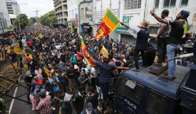 Sri Lanka’da protestocular başkanlık konutunu bastı