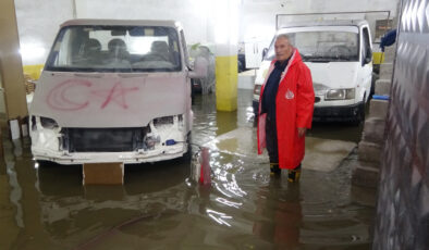 Uşak’ta şiddetli yağış sonrasında su baskınları yaşandı