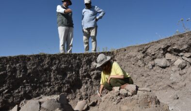 Ahlat kazıları tarihe ışık tutuyor