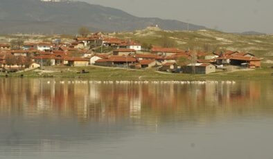 Seyitgazi ovasını sulayan Kunduzlar Barajı’nda su seviyesi azaldı