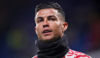 Manchester United’dan ayrılmak için günleri sayan Portekizli yıldız oyuncu Cristiano Ronaldo için İngiliz basını sürpriz bir transfer iddiası ortaya attı.