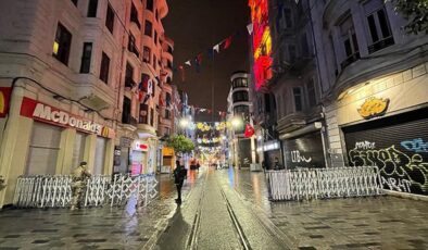 <strong>İstiklal Caddesi yeniden yaya trafiğine açıldı</strong>