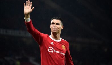 Manchester United, Dünya yıldızı Cristiano Ronaldo’nun sözleşmesinin karşılıklı olarak feshedildiğini açıkladı.