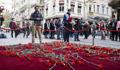 Terör saldırısında hayatını kaybedenler İstiklal Caddesi’nde anılıyor