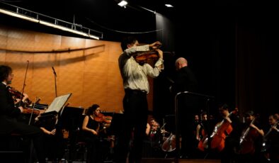 <strong>Keman virtüözü Iskandar Widjaja Bursa’da konser verdi</strong>