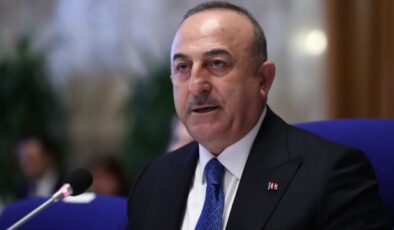 Bakan Çavuşoğlu: Siyasi konunun öğrencinin geleceğine bağlanması üzüntü verici