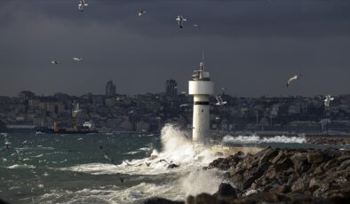 İstanbul’da lodos nedeniyle bazı vapur seferleri iptal edildi