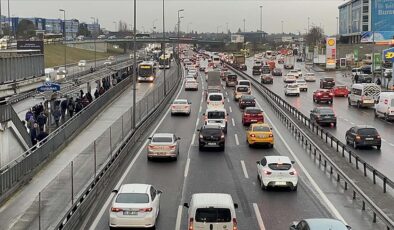 İstanbul’da haftanın ilk iş günü trafik yoğunluğu yaşanıyor