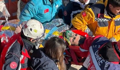 Adıyaman’da enkaz altından 198 saat sonra 18 yaşındaki Muhammed çıkarıldı