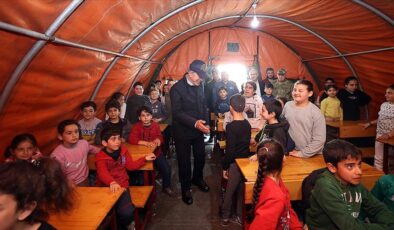 Depremin vurduğu illerde eğitim-öğretime “Mehmetçik Okulu” desteği