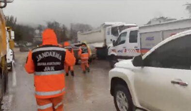 Adıyaman’da konteyner suya kapıldı 1 kişi hayatını kaybetti, 4 kişi kayboldu