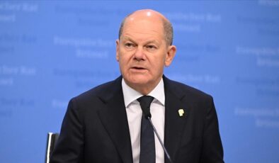 Almanya Başbakanı Olaf Scholz, Fransa’da yaşananları endişeyle izlediklerini söyledi