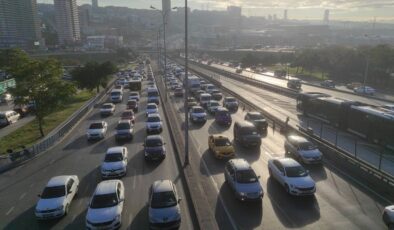 İstanbul’un bazı bölgelerinde trafik yoğunluğu yaşandı