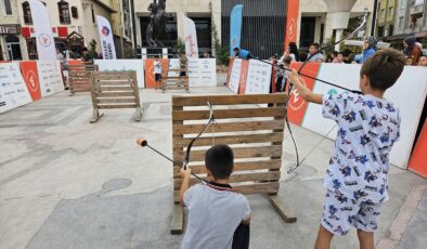 Sındırgı’da gençler geleneksel sporları Etnospor Etkinlik Tırı’nda deneyimledi