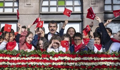 Milli Eğitim Bakanı Tekin, öğrencilerle Birinci Meclis’i ziyaret etti