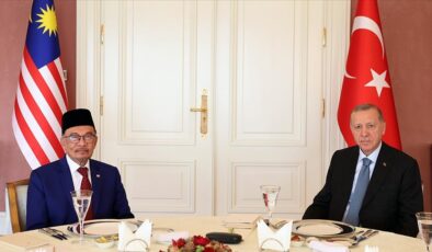 Cumhurbaşkanı Erdoğan, Malezya Başbakanı Enver İbrahim’i kabul etti