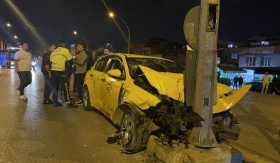 Bursa’da taksi ile motosiklet çarpıştı, 6 kişi yaralandı