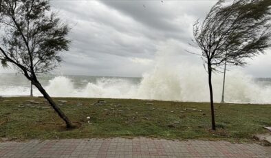 İstanbul Valisi Gül’den fırtınaya karşı tedbirli olunması uyarısı