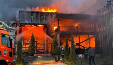 Kütahya’da porselen fabrikasında yangın: Müdahale sürüyor