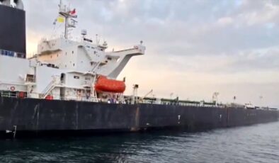 Çanakkale Boğazı’nda arızalanan tanker demirletildi