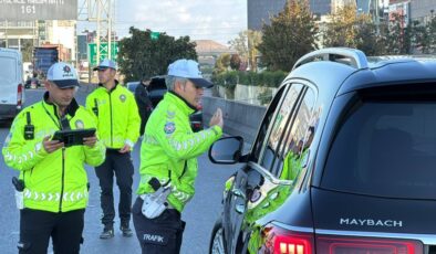 İstanbul’da usulsüz çakar ve siren denetiminde sürücülere para cezası