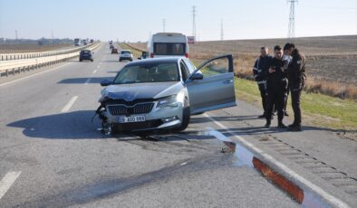 Kırklareli’nde bariyere çarpan otomobilin sürücüsü yaralandı