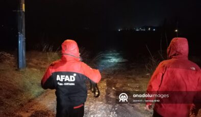 Tekirdağ’da sağanak su baskınlarına neden oldu